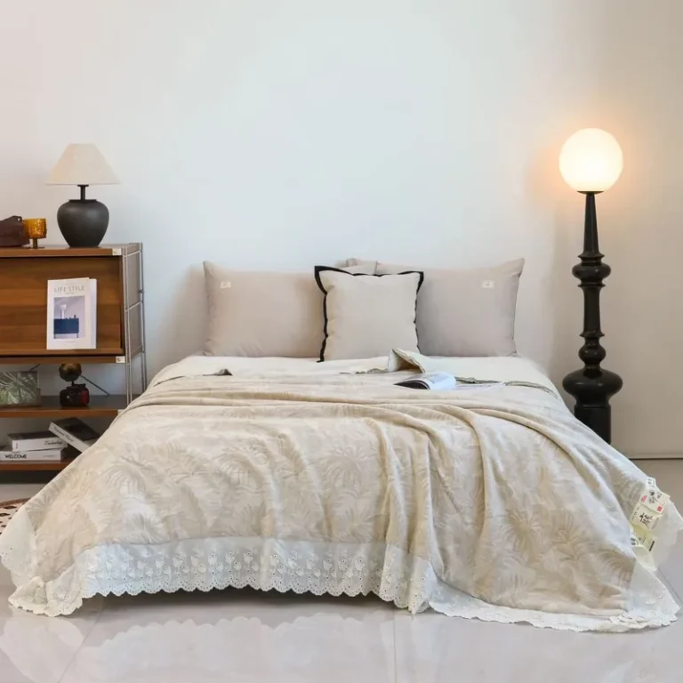 Double Quilt – Off-white palm-leaf jacquard + wide openwork…
