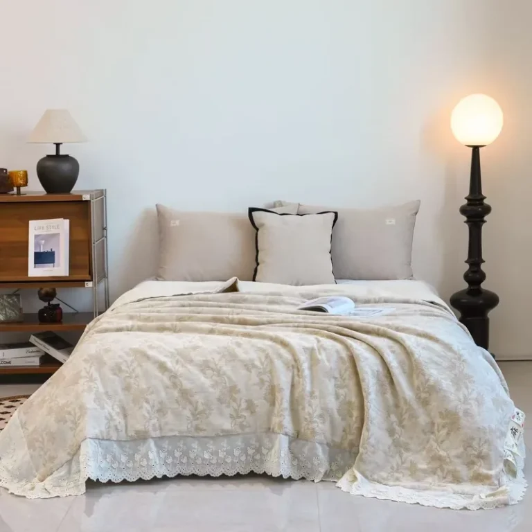 Double Quilt – Beige tropical / leaf print + wide openwork lace