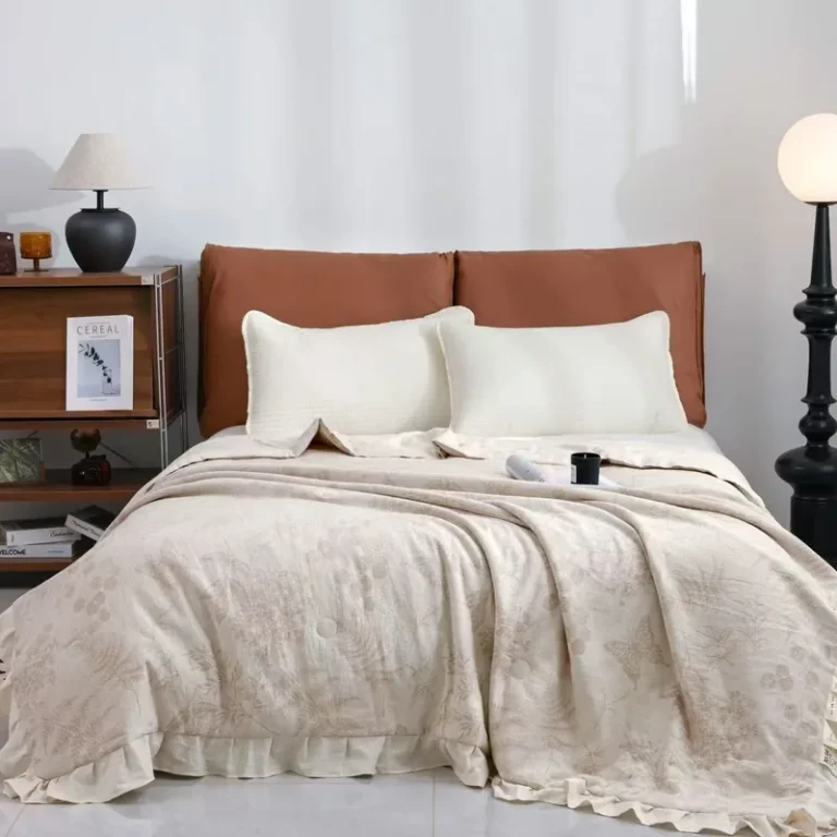 Double Quilt – Cream fern / floral print + matching ruffle edge