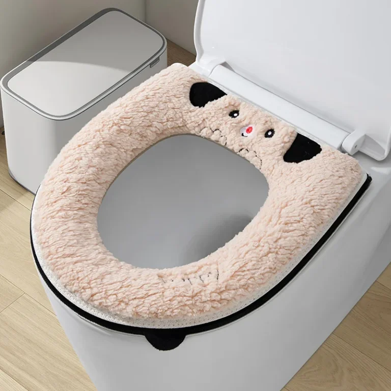 All-season Toilet Seat Cover – Thick winter plush, cartoon puppy