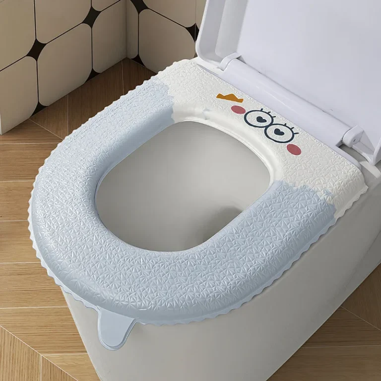 All-season Toilet Seat Cover – Diamond-embossed, cartoon glasses face